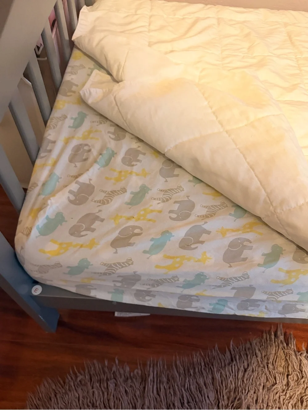 Toddler bed + comforter + mattress